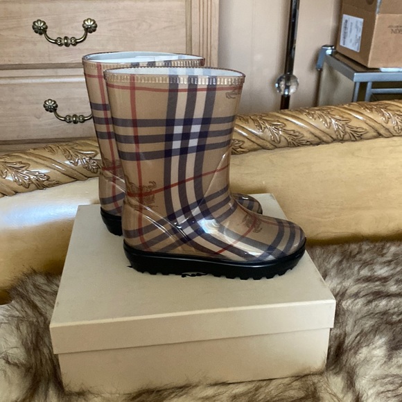 Burberry | Shoes | Burberry Unisex Rain 